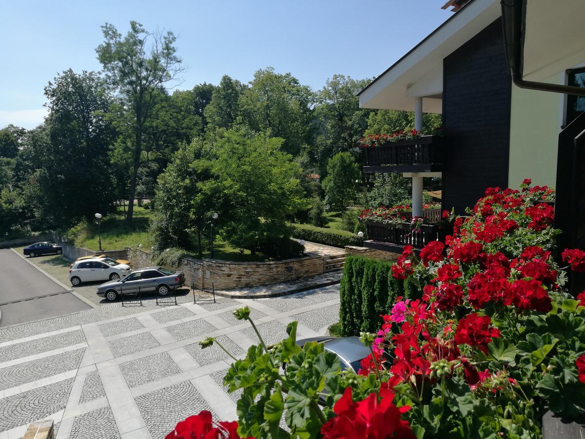 Park Hotel Izvorite Котел Экстерьер фото