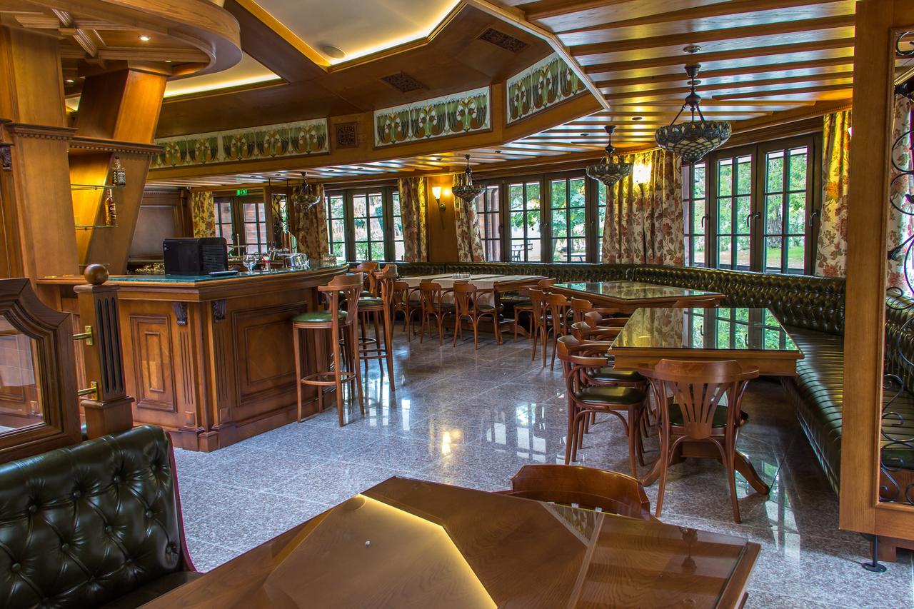 Park Hotel Izvorite Котел Экстерьер фото