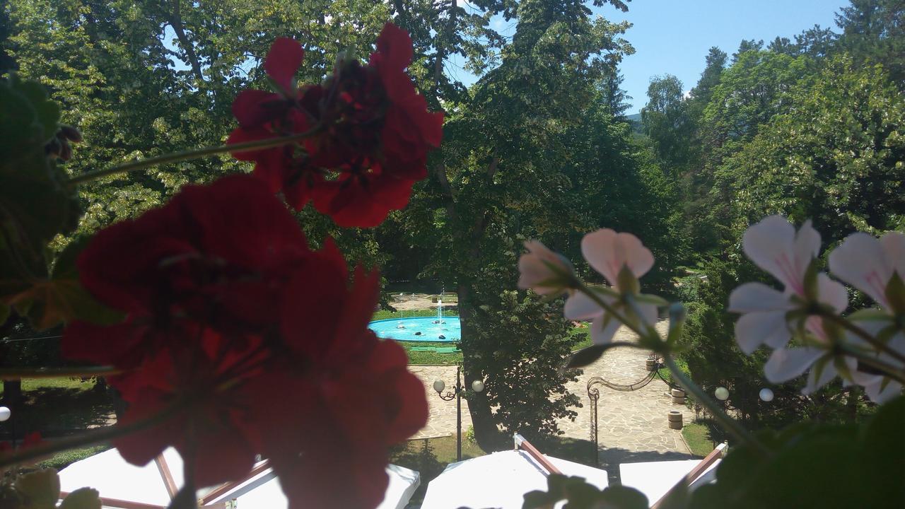 Park Hotel Izvorite Котел Экстерьер фото